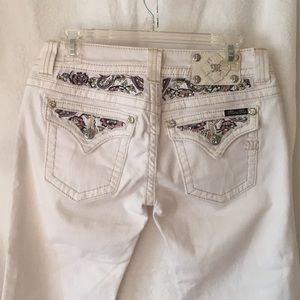 NWT Miss Me white capris with floral details